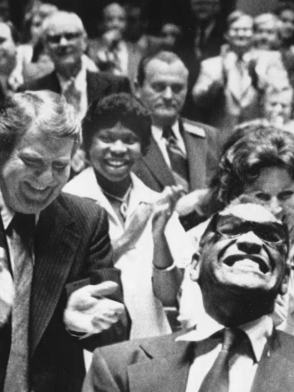 خرائط لا تعترف بنا (خارج المركز، داخل&nbsp;الزقاق)